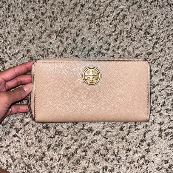 Bags Tory Burch Carson Zip Wallet Poshmark